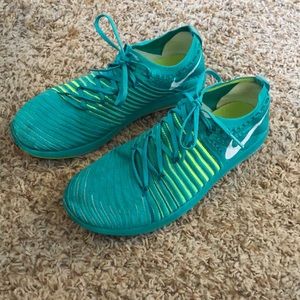 Rare Nike fly knit free runs
